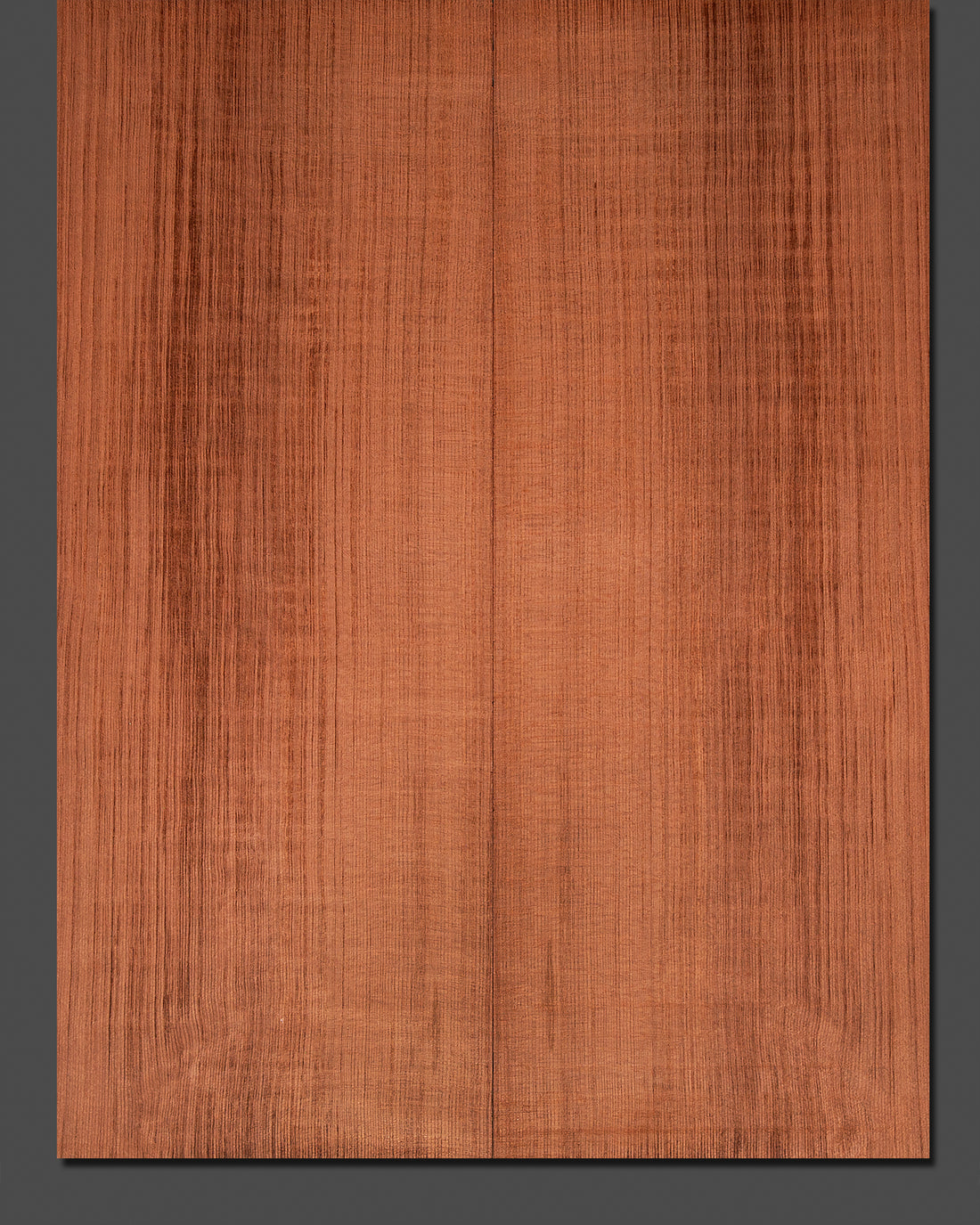 Premium Redwood soundboard with a refined grain structure and warm, natural hues. A superb choice for luthiers seeking excellent tonal quality.