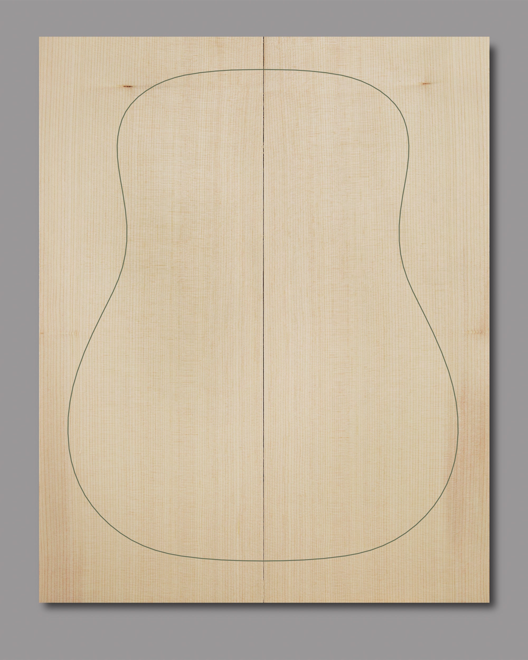 Light-coloured Lutz spruce top with uniform grain and subtle figure.