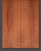 Premium Redwood soundboard with a refined grain structure and warm, natural hues. A superb choice for luthiers seeking excellent tonal quality.